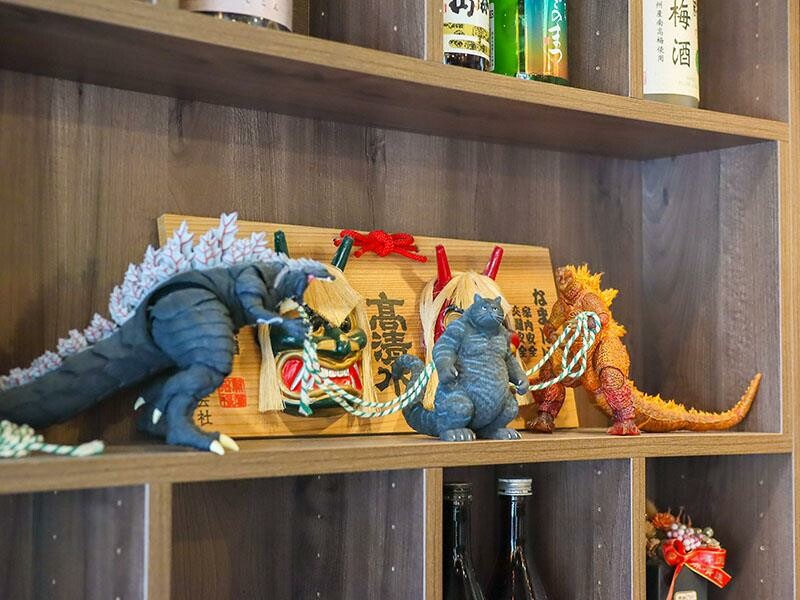 竹北必吃日料金賞壽司！爆量鮭魚親子丼鋪滿18片，超厚切生魚片讓你大滿足。