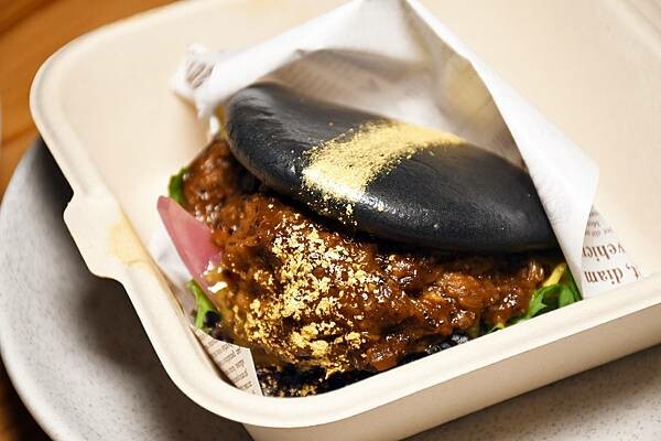 高雄市前金區居然在這裡？百貨美食街中最美的餐酒館！慶生、聚會、告白必選餐廳【蘼樂餐酒】～結合時尚與復古，打造不同