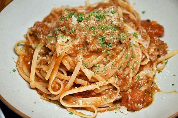 高雄市前金區居然在這裡？百貨美食街中最美的餐酒館！慶生、聚會、告白必選餐廳【蘼樂餐酒】～結合時尚與復古，打造不同