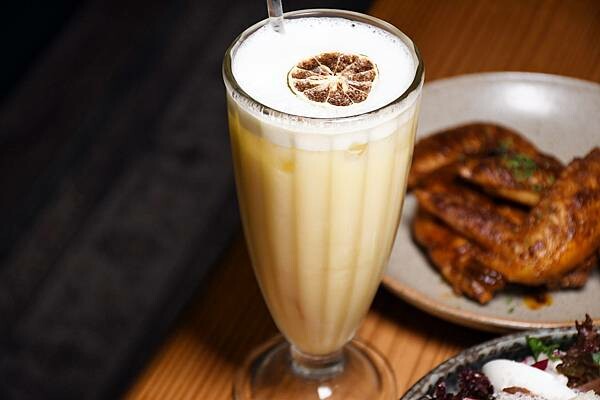 高雄市前金區居然在這裡？百貨美食街中最美的餐酒館！慶生、聚會、告白必選餐廳【蘼樂餐酒】～結合時尚與復古，打造不同