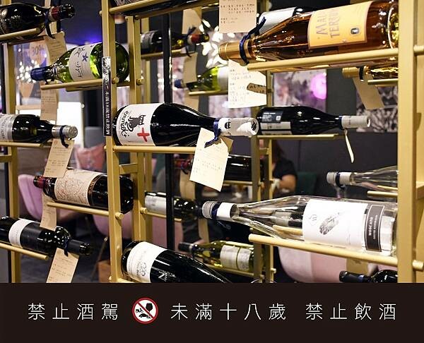 高雄市前金區居然在這裡？百貨美食街中最美的餐酒館！慶生、聚會、告白必選餐廳【蘼樂餐酒】～結合時尚與復古，打造不同