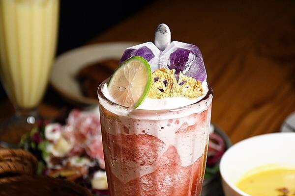 高雄市前金區居然在這裡？百貨美食街中最美的餐酒館！慶生、聚會、告白必選餐廳【蘼樂餐酒】～結合時尚與復古，打造不同