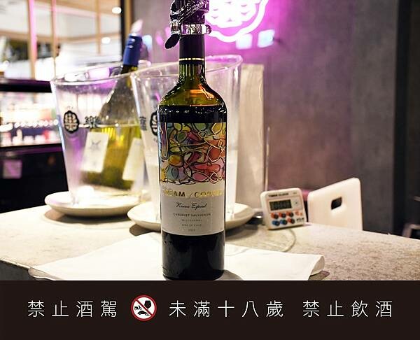 高雄市前金區居然在這裡？百貨美食街中最美的餐酒館！慶生、聚會、告白必選餐廳【蘼樂餐酒】～結合時尚與復古，打造不同