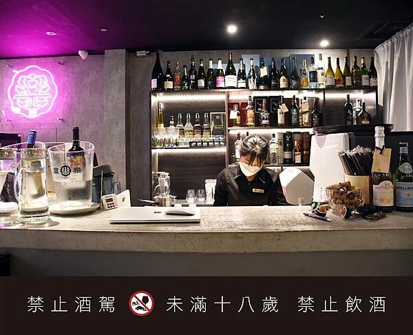 高雄市前金區居然在這裡？百貨美食街中最美的餐酒館！慶生、聚會、告白必選餐廳【蘼樂餐酒】～結合時尚與復古，打造不同