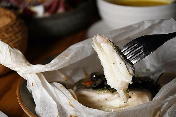 高雄市前金區居然在這裡？百貨美食街中最美的餐酒館！慶生、聚會、告白必選餐廳【蘼樂餐酒】～結合時尚與復古，打造不同