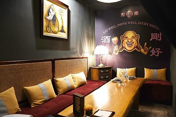 高雄市前金區居然在這裡？百貨美食街中最美的餐酒館！慶生、聚會、告白必選餐廳【蘼樂餐酒】～結合時尚與復古，打造不同