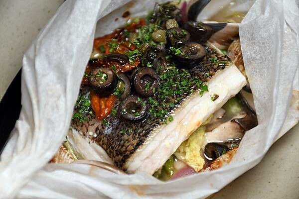 高雄市前金區居然在這裡？百貨美食街中最美的餐酒館！慶生、聚會、告白必選餐廳【蘼樂餐酒】～結合時尚與復古，打造不同