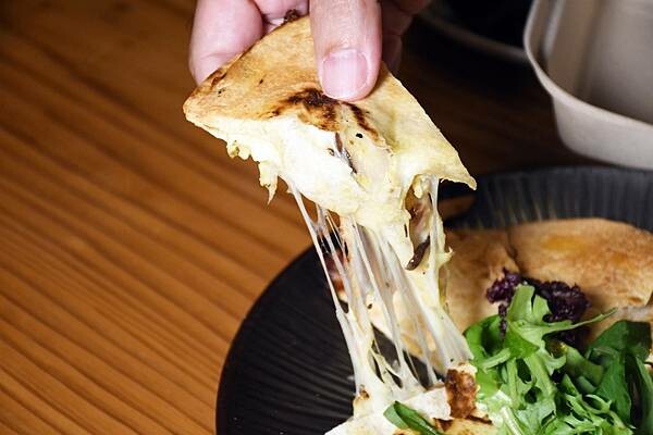 高雄市前金區居然在這裡？百貨美食街中最美的餐酒館！慶生、聚會、告白必選餐廳【蘼樂餐酒】～結合時尚與復古，打造不同