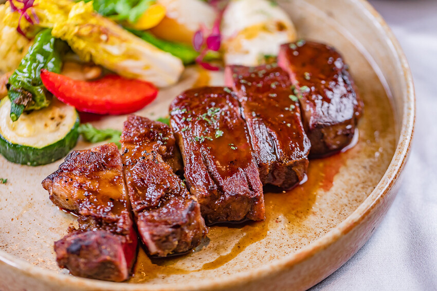 漢神百貨美食 X 低調奢華餐酒館 精緻經典的排餐 主廚特製餐點 約會聚餐的好所在 -蘼樂餐酒