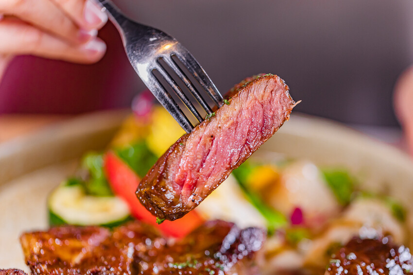漢神百貨美食 X 低調奢華餐酒館 精緻經典的排餐 主廚特製餐點 約會聚餐的好所在 -蘼樂餐酒