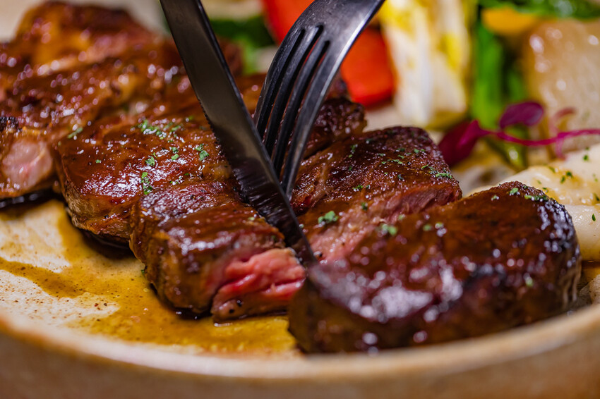 漢神百貨美食 X 低調奢華餐酒館 精緻經典的排餐 主廚特製餐點 約會聚餐的好所在 -蘼樂餐酒