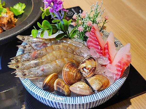 【嘉義】狂一鍋新台式火鍋 嘉義博愛店～最狂的正宗台式爆炒火鍋 獨家"功夫排骨酥鍋"及十種獨特湯底鍋物 就