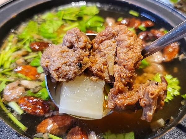 【嘉義】狂一鍋新台式火鍋 嘉義博愛店～最狂的正宗台式爆炒火鍋 獨家"功夫排骨酥鍋"及十種獨特湯底鍋物 就