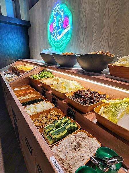 【嘉義】狂一鍋新台式火鍋 嘉義博愛店～最狂的正宗台式爆炒火鍋 獨家"功夫排骨酥鍋"及十種獨特湯底鍋物 就