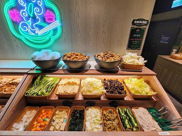 【嘉義】狂一鍋新台式火鍋 嘉義博愛店～最狂的正宗台式爆炒火鍋 獨家"功夫排骨酥鍋"及十種獨特湯底鍋物 就