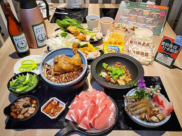 【嘉義】狂一鍋新台式火鍋 嘉義博愛店～最狂的正宗台式爆炒火鍋 獨家"功夫排骨酥鍋"及十種獨特湯底鍋物 就