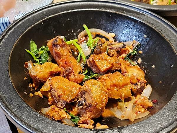 【嘉義】狂一鍋新台式火鍋 嘉義博愛店～最狂的正宗台式爆炒火鍋 獨家"功夫排骨酥鍋"及十種獨特湯底鍋物 就