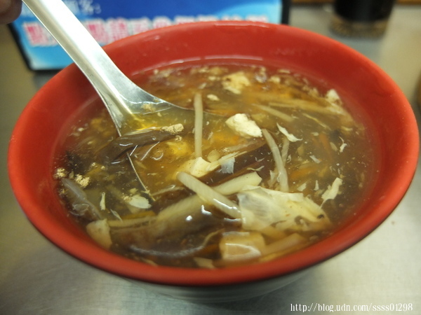 【花蓮旅遊行程規劃】花蓮市區非玩不可!漫遊鐵道文化園區 必吃高人氣包子、蒸餃 還有噱頭十足的鋼管紅茶!