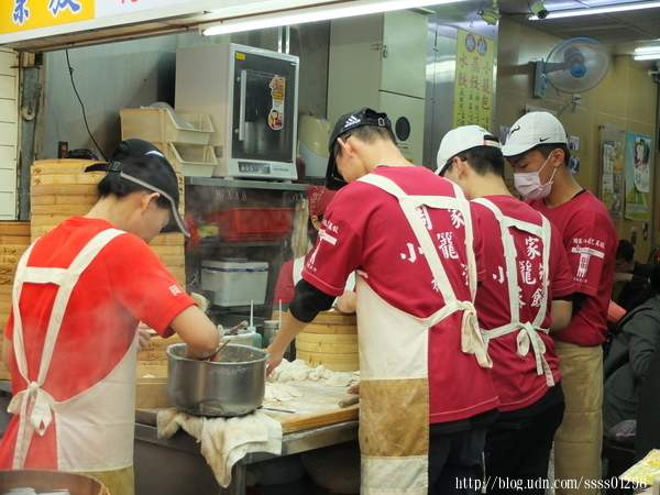 【花蓮旅遊行程規劃】花蓮市區非玩不可!漫遊鐵道文化園區 必吃高人氣包子、蒸餃 還有噱頭十足的鋼管紅茶!
