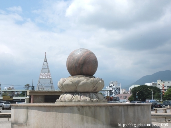【花蓮旅遊行程規劃】花蓮市區非玩不可!漫遊鐵道文化園區 必吃高人氣包子、蒸餃 還有噱頭十足的鋼管紅茶!