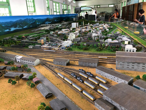 圓圓家出去玩-《花蓮景點》花蓮鐵道文化園區，花蓮免費景點，懷舊復古風最愛，還能變身小小售票員