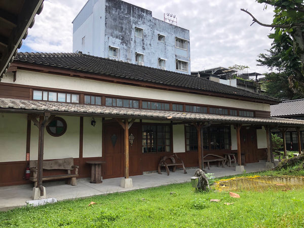 圓圓家出去玩-《花蓮景點》花蓮鐵道文化園區，花蓮免費景點，懷舊復古風最愛，還能變身小小售票員