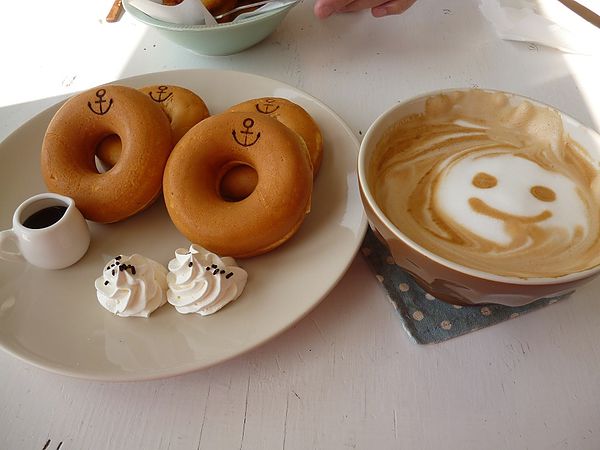 Ancre Cafe安克黑咖啡：帶錨的甜甜圈,帶著微笑的咖啡--我在淡水安克黑咖啡館