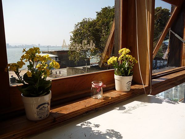 Ancre Cafe安克黑咖啡：帶錨的甜甜圈,帶著微笑的咖啡--我在淡水安克黑咖啡館