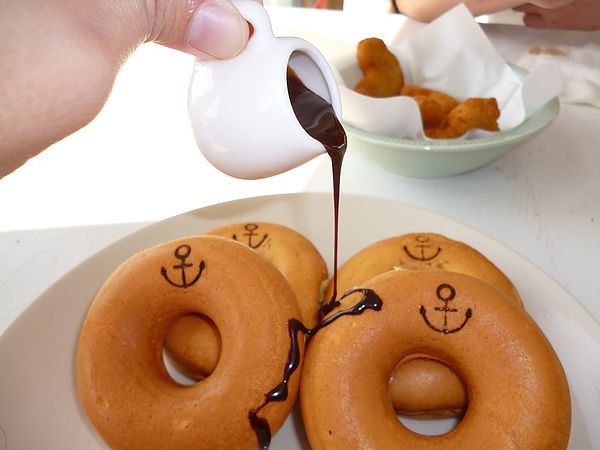Ancre Cafe安克黑咖啡：帶錨的甜甜圈,帶著微笑的咖啡--我在淡水安克黑咖啡館