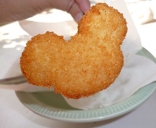 Ancre Cafe安克黑咖啡：帶錨的甜甜圈,帶著微笑的咖啡--我在淡水安克黑咖啡館