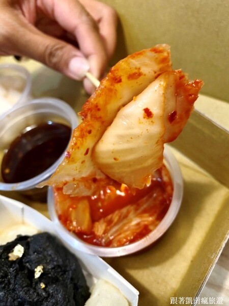 新品開箱【咚雞咚雞韓式炸雞-楠梓益群店】黑潮來襲！嚐鮮黑色系炸物美食！金箔黑潮派對餐 黑潮松露派對餐 創新翻轉經典韓式炸雞