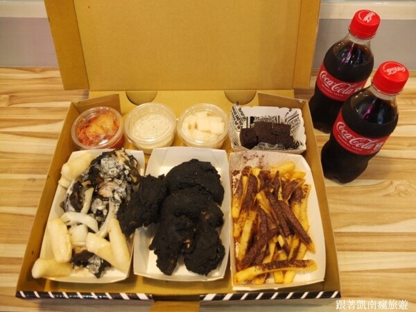 新品開箱【咚雞咚雞韓式炸雞-楠梓益群店】黑潮來襲！嚐鮮黑色系炸物美食！金箔黑潮派對餐 黑潮松露派對餐 創新翻轉經典韓式炸雞