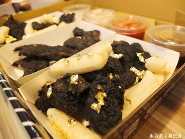 新品開箱【咚雞咚雞韓式炸雞-楠梓益群店】黑潮來襲！嚐鮮黑色系炸物美食！金箔黑潮派對餐 黑潮松露派對餐 創新翻轉經典韓式炸雞