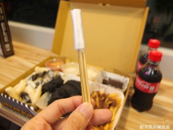 新品開箱【咚雞咚雞韓式炸雞-楠梓益群店】黑潮來襲！嚐鮮黑色系炸物美食！金箔黑潮派對餐 黑潮松露派對餐 創新翻轉經典韓式炸雞