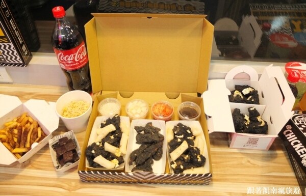 新品開箱【咚雞咚雞韓式炸雞-楠梓益群店】黑潮來襲！嚐鮮黑色系炸物美食！金箔黑潮派對餐 黑潮松露派對餐 創新翻轉經典韓式炸雞