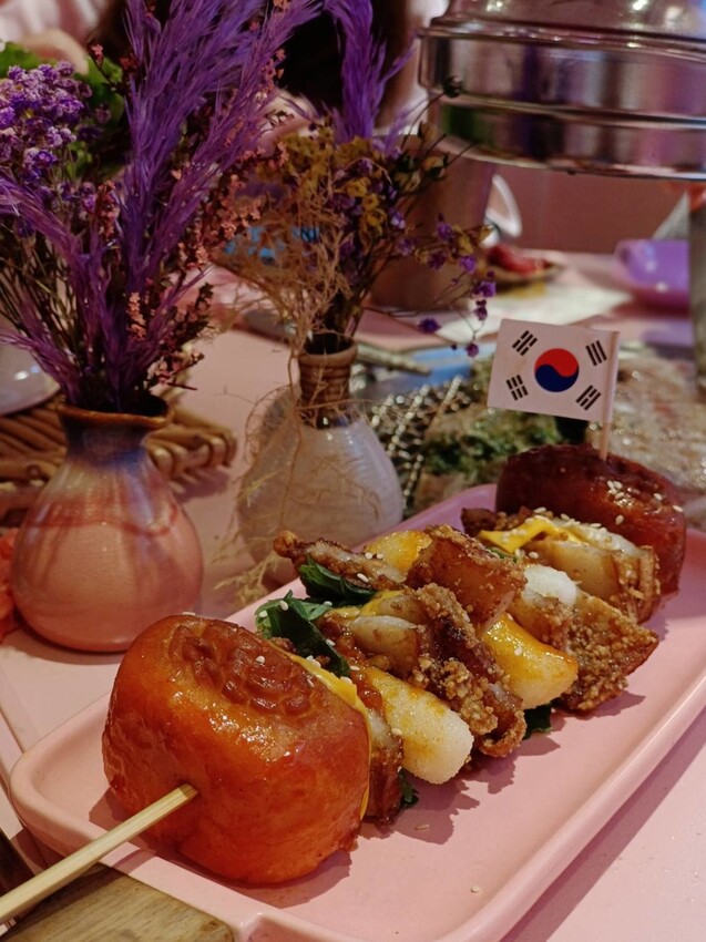 391884.jpg - 【宜蘭】寵物友善餐廳推薦。Pinkoni粉紅姐姐韓式料理。超可愛夢幻場景+服務超棒+食物好吃