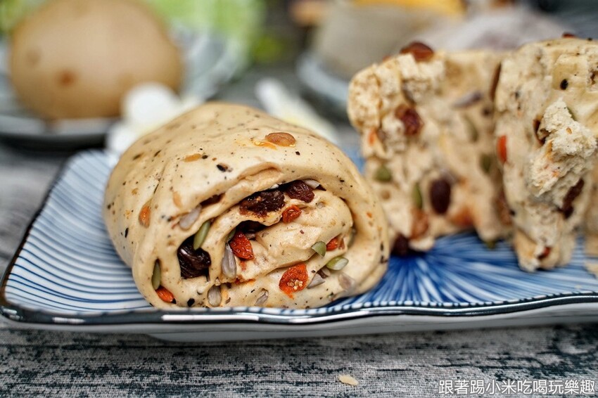 超爆料健康又美味爆料饅頭竹東也吃得到了！整條地瓜就在包子內超浮誇！