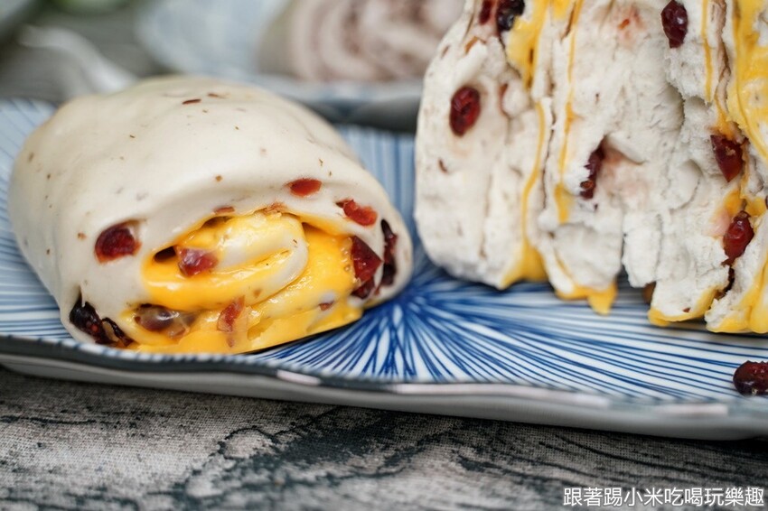 超爆料健康又美味爆料饅頭竹東也吃得到了！整條地瓜就在包子內超浮誇！