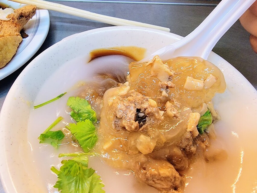 [食]新北 獨特特調米醬醬汁 肉圓清爽不油膩 還有不可錯過的經典國民小吃大腸麵線及 豐富一餐就來汐止觀光夜