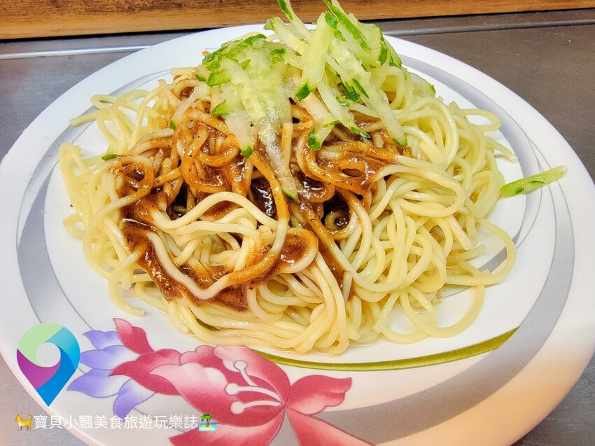 [食]新北 獨特特調米醬醬汁 肉圓清爽不油膩 還有不可錯過的經典國民小吃大腸麵線及 豐富一餐就來汐止觀光夜