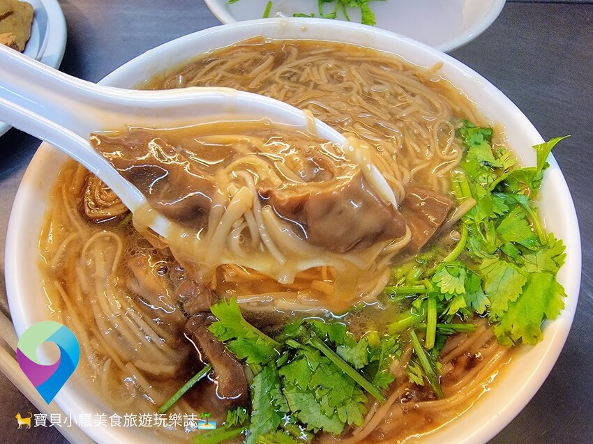 [食]新北 獨特特調米醬醬汁 肉圓清爽不油膩 還有不可錯過的經典國民小吃大腸麵線及 豐富一餐就來汐止觀光夜