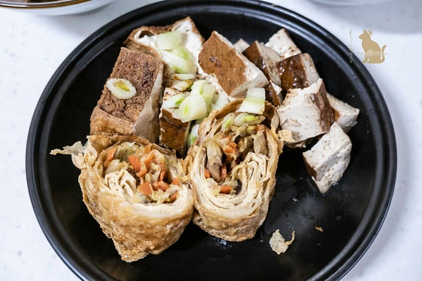 台中素食 -第二市場裡的老字號素食麵攤-美景素食麵 推菜捲必點