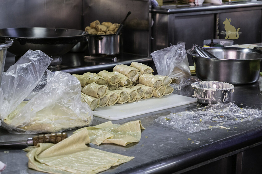 台中素食 -第二市場裡的老字號素食麵攤-美景素食麵 推菜捲必點
