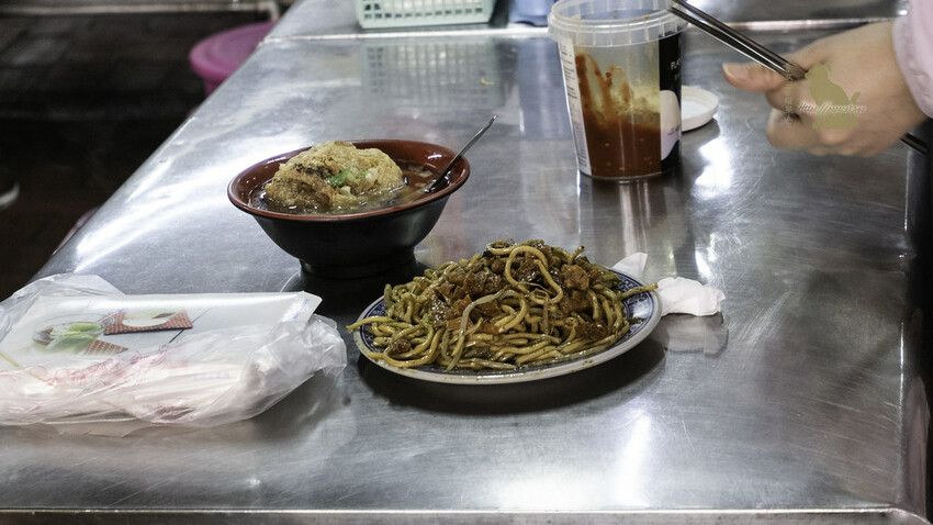 台中素食 -第二市場裡的老字號素食麵攤-美景素食麵 推菜捲必點