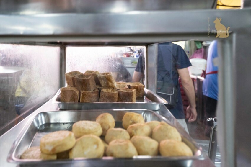 台中素食 -第二市場裡的老字號素食麵攤-美景素食麵 推菜捲必點