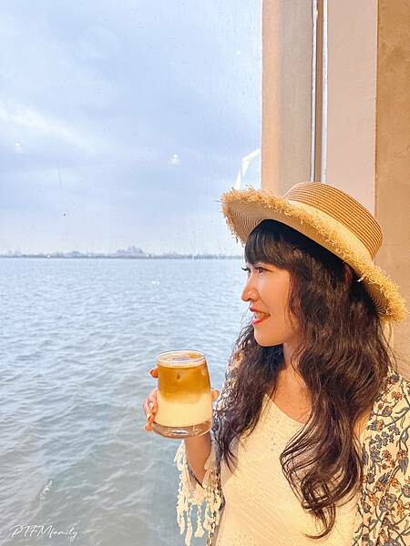 ★屏東景點★ 海上教堂咖啡，全台第一座在海面上的咖啡廳，充滿異國風情的美拍點 (附菜單和候位方式介紹)