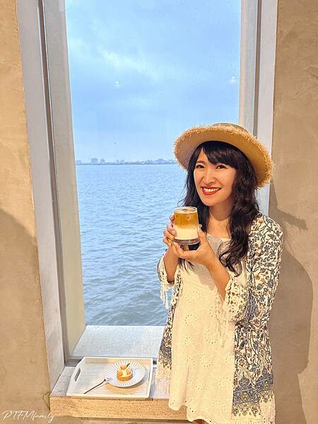 ★屏東景點★ 海上教堂咖啡，全台第一座在海面上的咖啡廳，充滿異國風情的美拍點 (附菜單和候位方式介紹)
