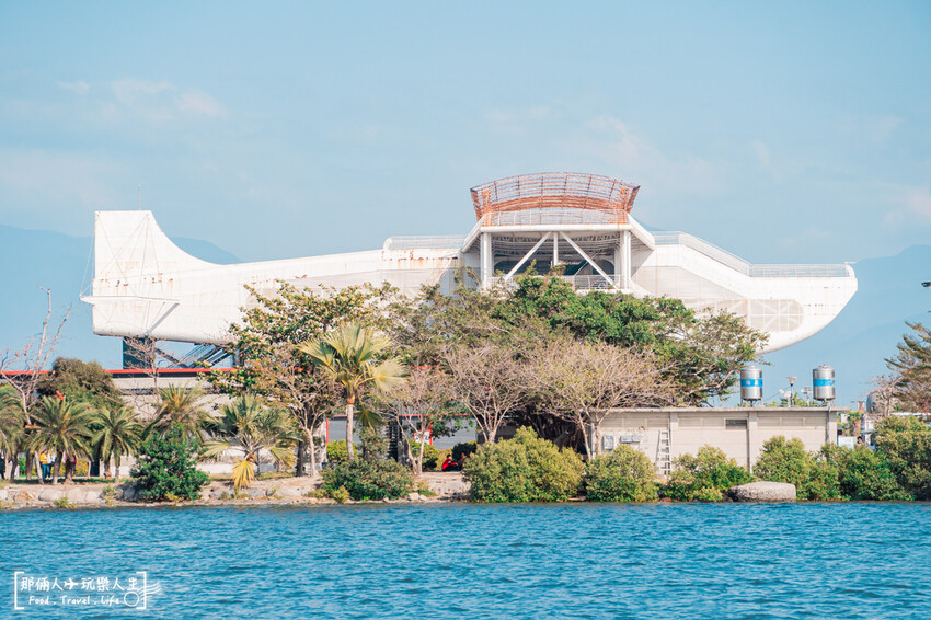 屏東大鵬灣海上教堂咖啡!純白浪漫海景咖啡廳,網美必拍打卡熱點
