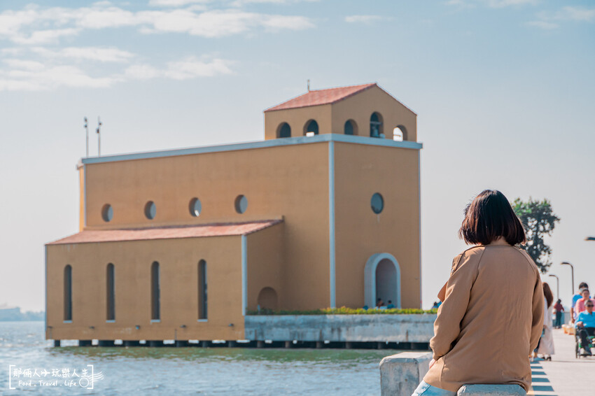 屏東大鵬灣海上教堂咖啡!純白浪漫海景咖啡廳,網美必拍打卡熱點