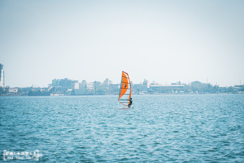 屏東大鵬灣海上教堂咖啡!純白浪漫海景咖啡廳,網美必拍打卡熱點